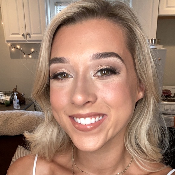 Meet your Posher, Julianne - Picture 1 of 1